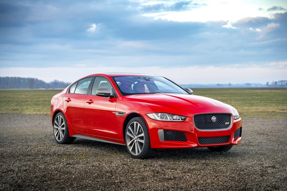 Jaguar XE 300 SPORT