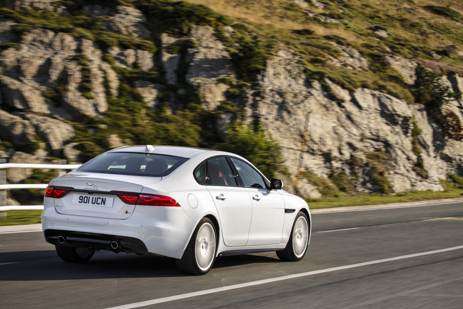 Jaguar XE S si XF S