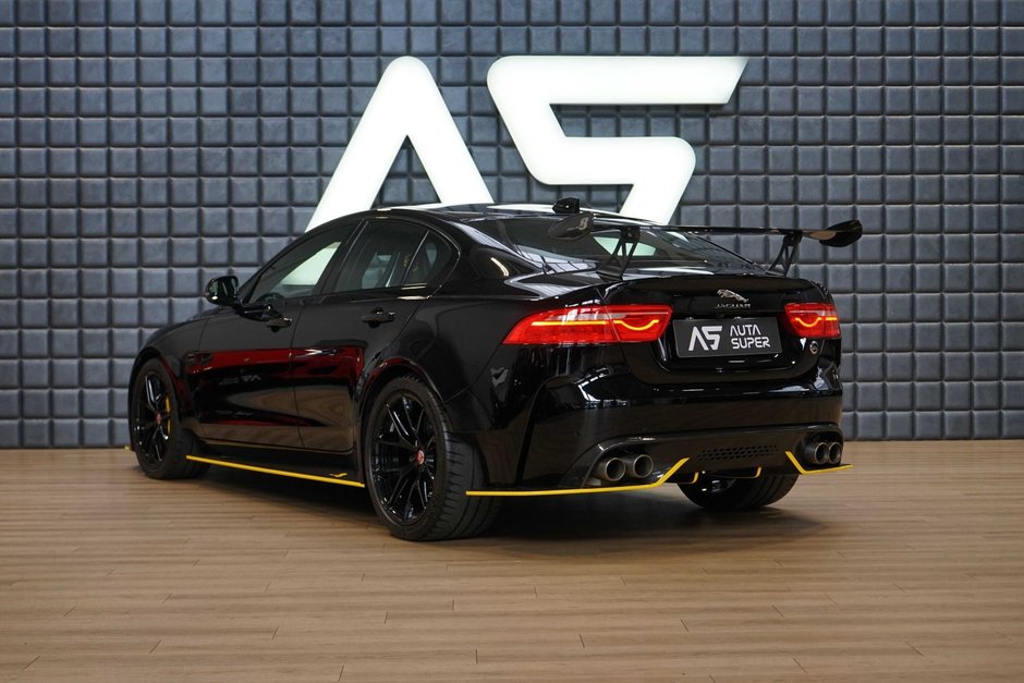 Jaguar XE SV Project 8 de vanzare