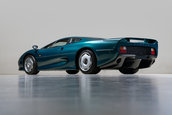 Jaguar XJ220 cu 26 de kilometri la bord