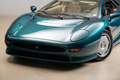 Jaguar XJ220 cu 26 de kilometri la bord