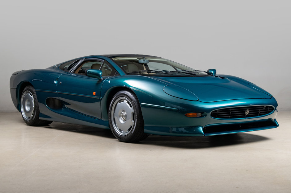 Jaguar XJ220 cu 26 de kilometri la bord