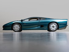 Jaguar XJ220 cu 26 de kilometri la bord