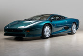 Jaguar XJ220 cu 26 de kilometri la bord