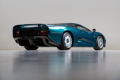 Jaguar XJ220 cu 26 de kilometri la bord