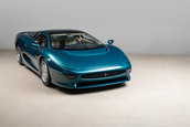 Jaguar XJ220 cu 26 de kilometri la bord