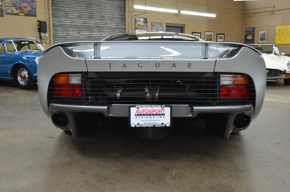 Jaguar XJ220 cu 5579 km la bord