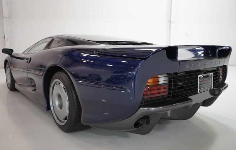 Jaguar XJ220 de vanzare