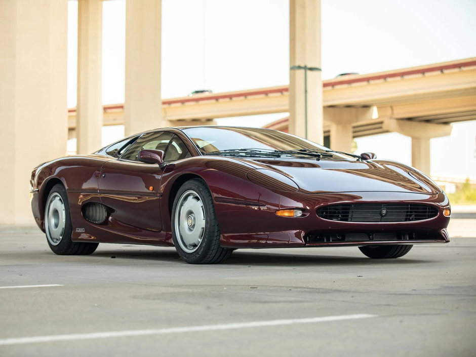 Jaguar XJ220 de vanzare