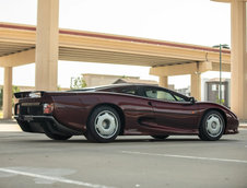 Jaguar XJ220 de vanzare