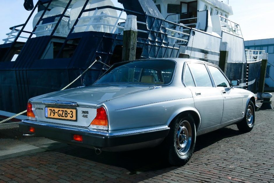 Jaguar XJ6 cu motor BMW