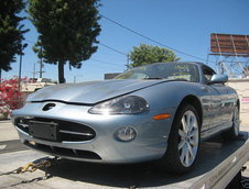 Jaguar XK Convertible transformat in Aston Martin Vanquish