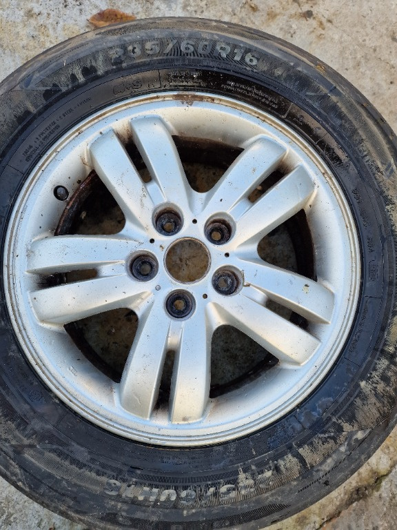 Janta Rezerva Hyundai Tucson pe 16