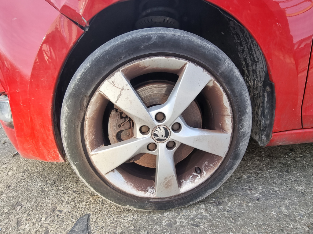 Jante 16 Skoda Rapid Spaceback 2015, 215/45R16