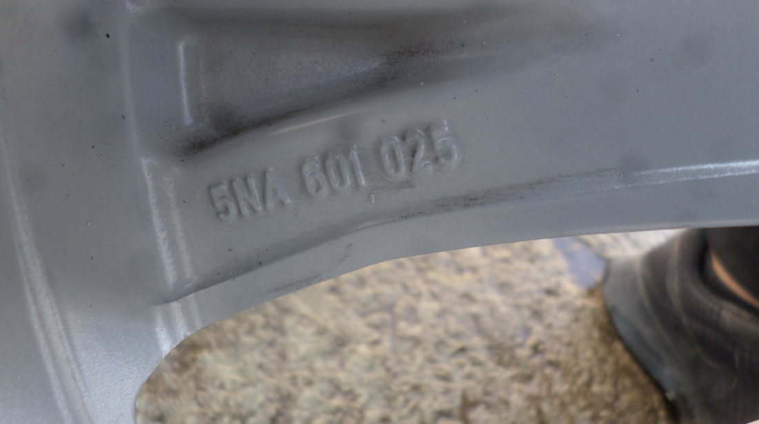 Jante 17  VW Tiguan Montana 215 65 17 Iarna Pirelli (seal inside)