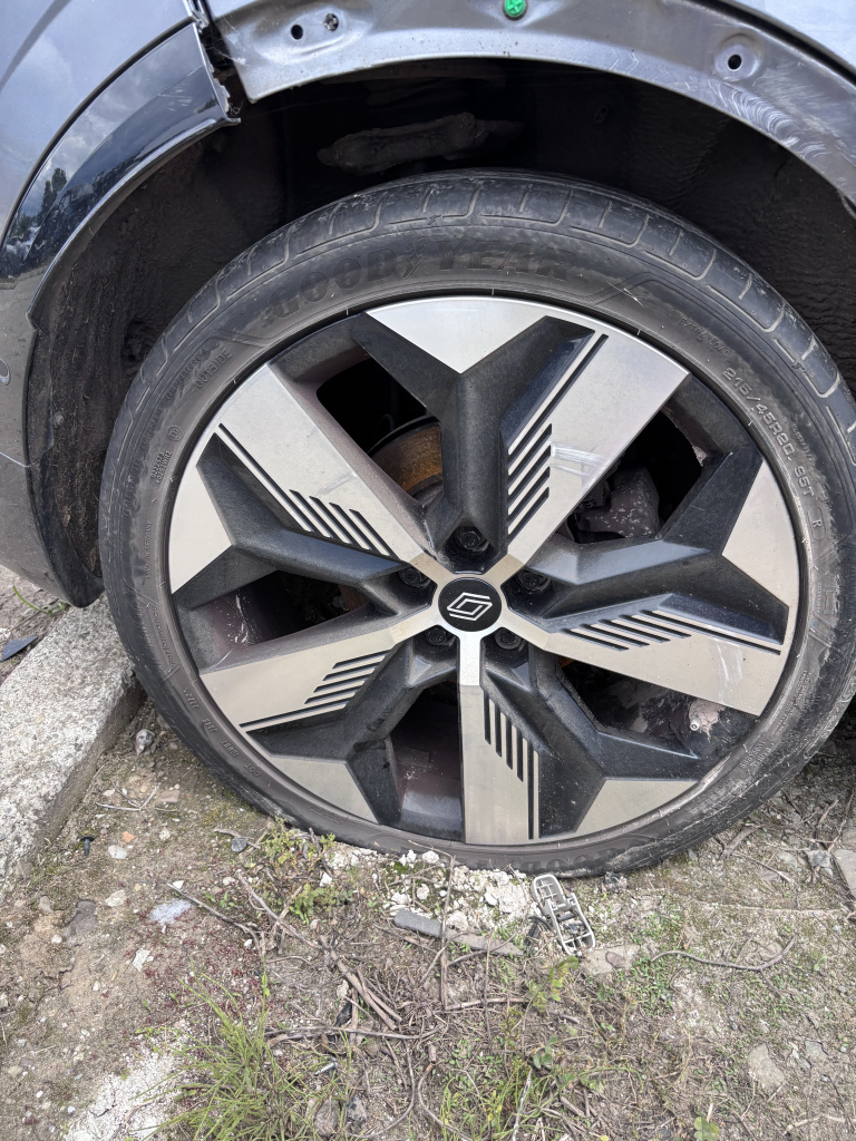 Jante 20 - 5 prezoane Renault Megane 5 - Electric 2022, 215/45R20 / CU MICI ZGÂRIETURI