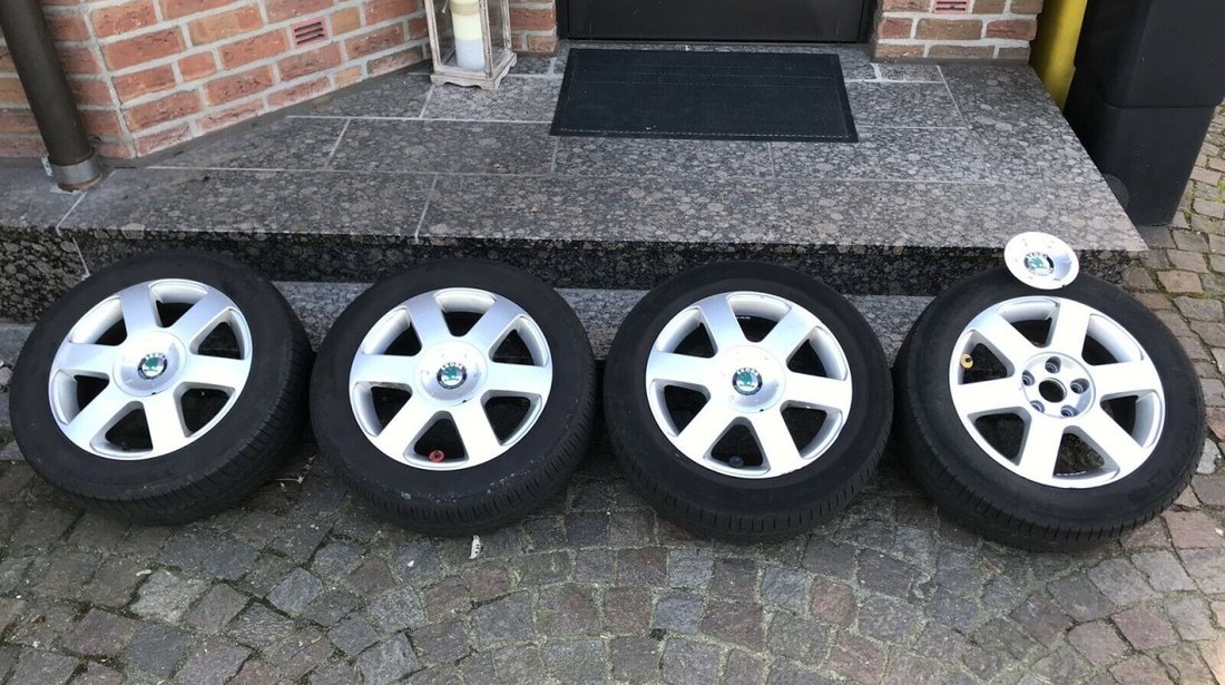 Jante aliaj originale Skoda Octavia  pe 16 , 5x112 in stare foarte buna cu cauciucuri Michelin