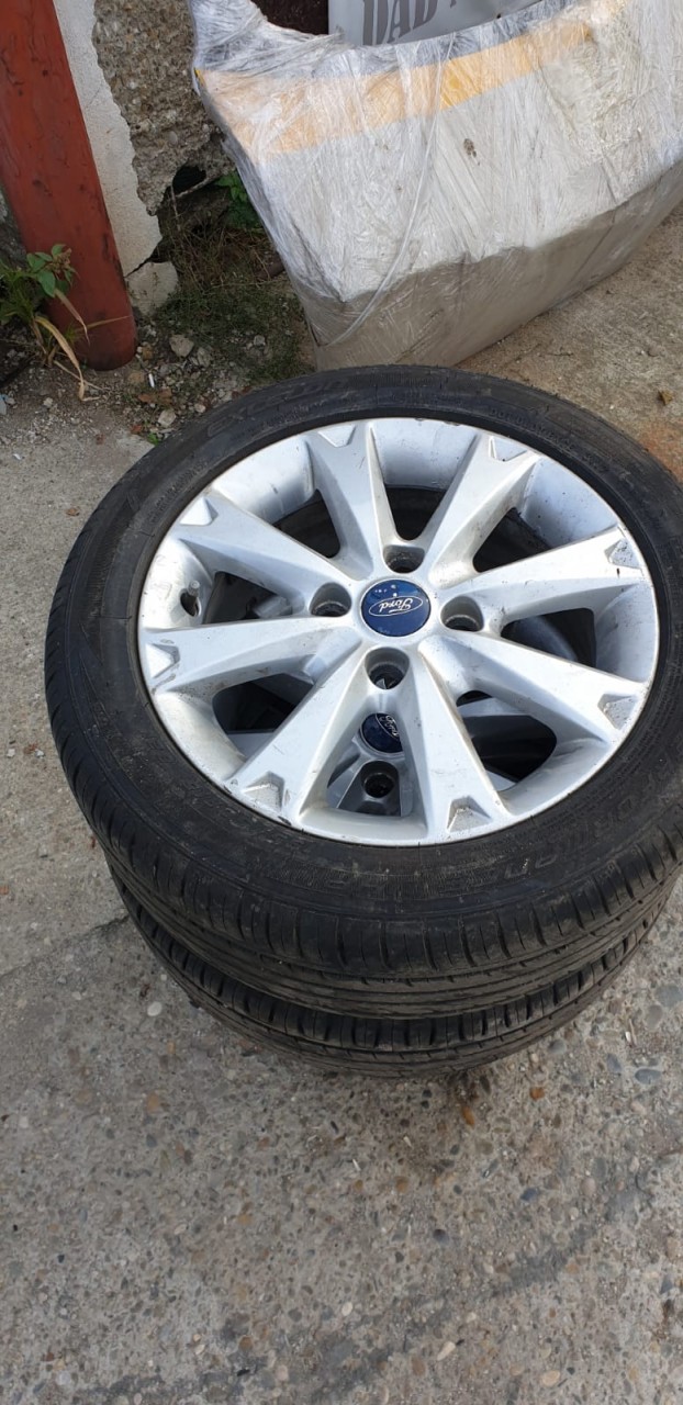 Jante Aliaj R15 4x108  cu anvelope bune 