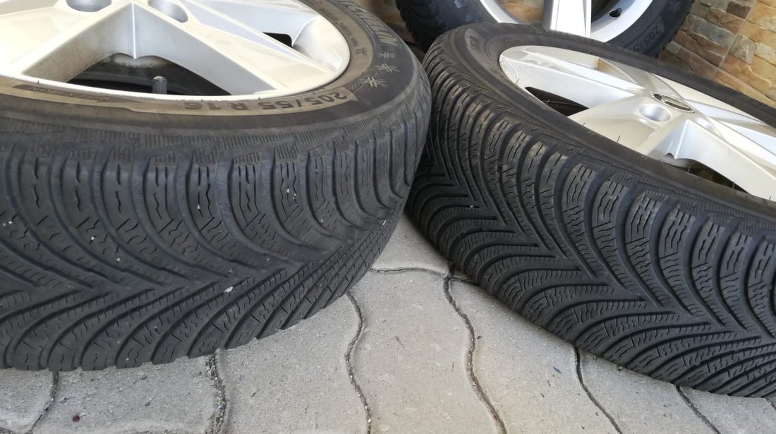 Jante de aliaj 5x112 R16 originale Skoda Octavia 3 cu anvelope iarna 205/55 R16 Michelin M+S