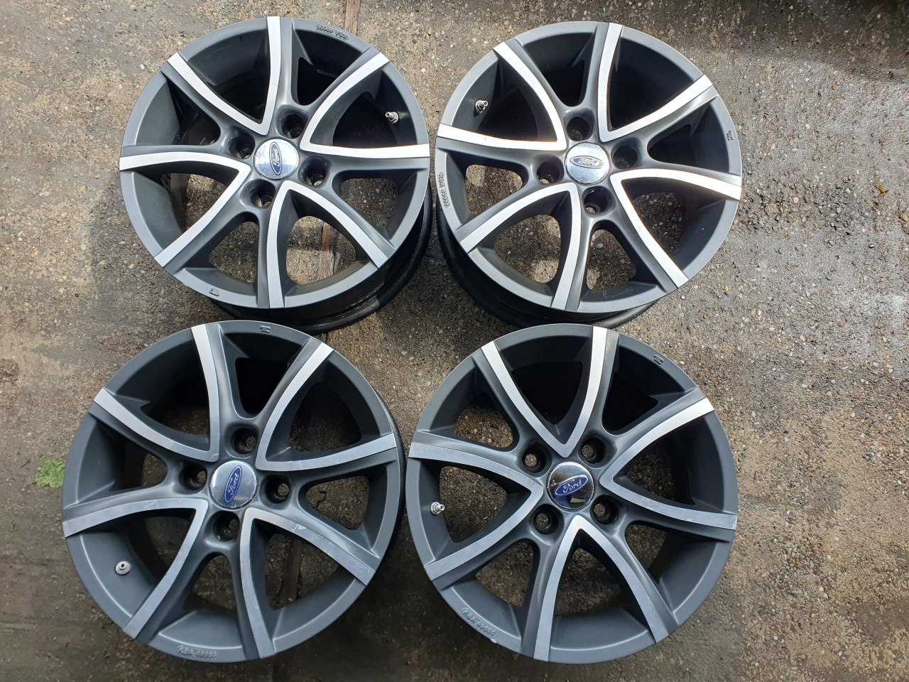 Jante FORD FIESTA,ECOSPORT,BMAX,KA peugeot,4x108 pe 15 bicolore