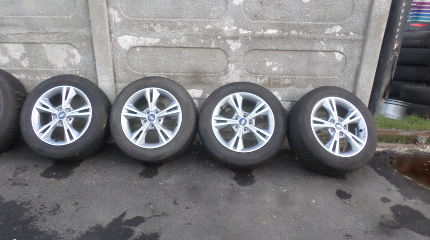 Jante Ford Focus Mondeo S Max vara 215 55 16 Pirelli Goodyear