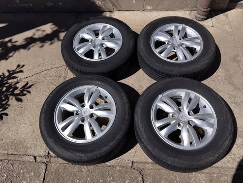 Jante HYUNDAI 5x114,3 pe 16, cu anvelope vara 215 65 16 dot 2021