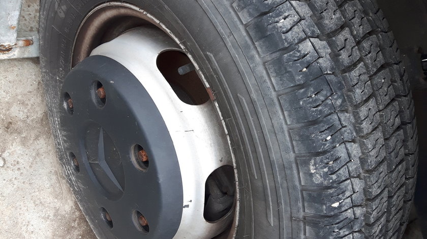 Jante Mercedes Sprinter 411 cu cauciucuri de vara 6 bucati cu cauciucuri aproape noi. 225 / 70 / R