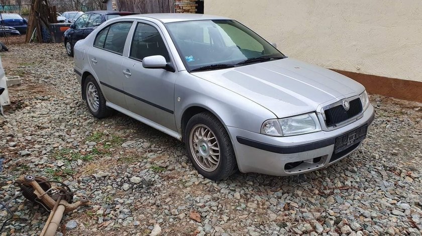 Jante Originale 16' Skoda Octavia + Anvelope de Iarna 205/55/R16 in stare buna.