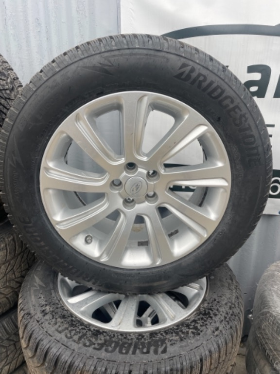 Jante range rover evoque , discovery pe 18 cauciucuri impecabile de iarna