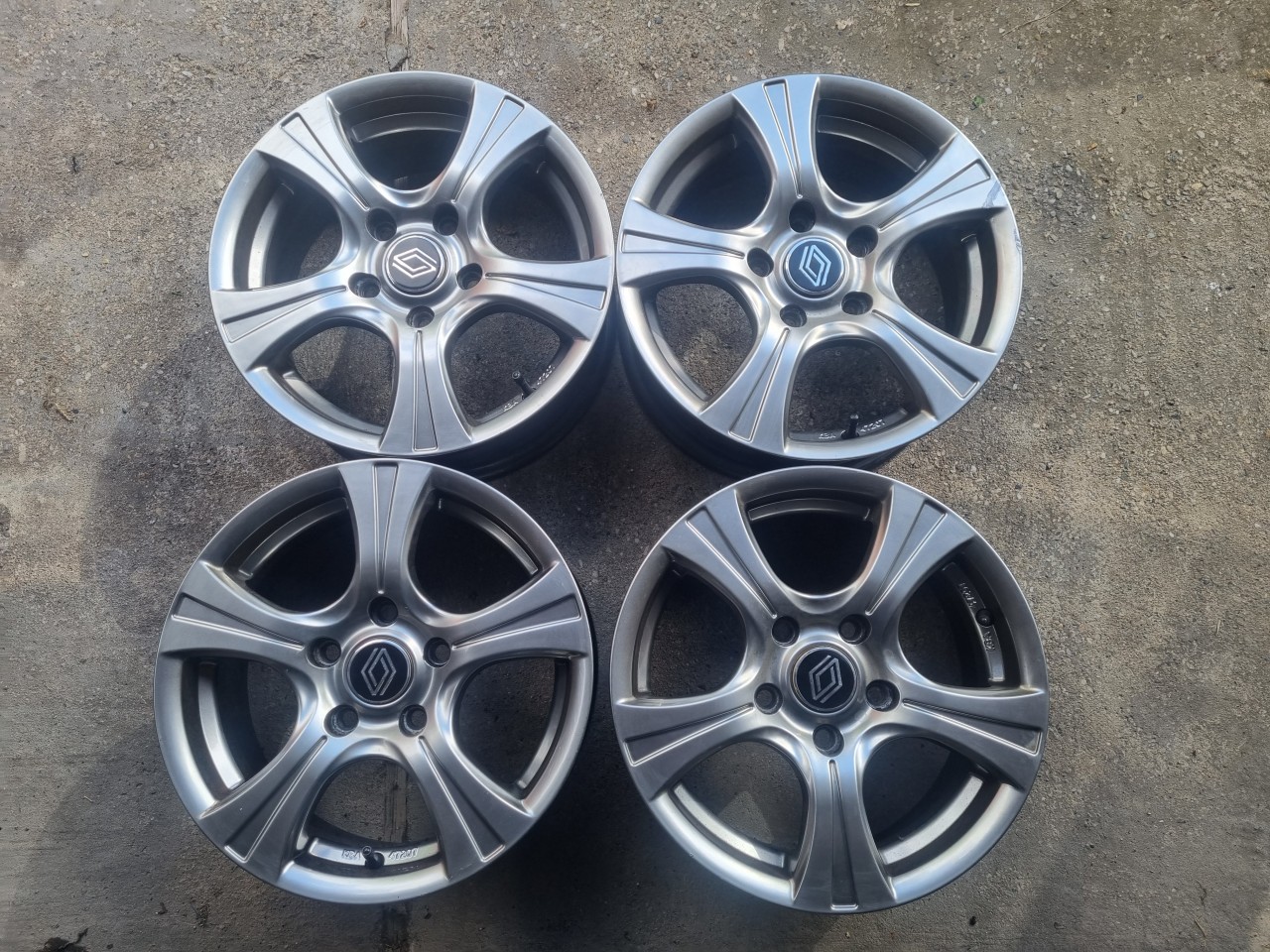 Jante RENAULT,nissan,mazda 5x114,3 pe 15 cromate