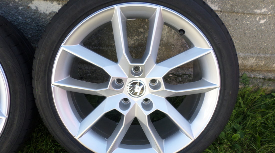 Jante Skoda RS Gemini 225 40 18 Vara Noi Bridgestone