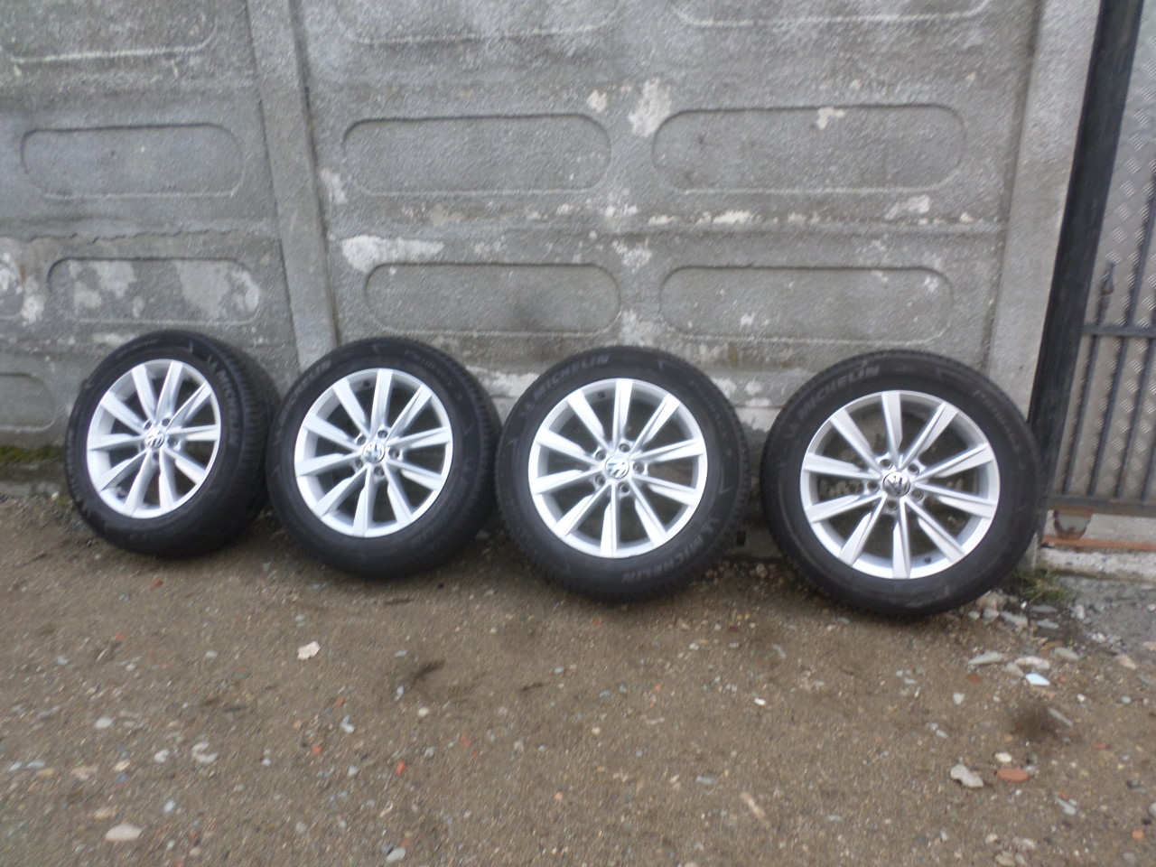 Jante VW Tiguan 215 60 17 vara Michelin