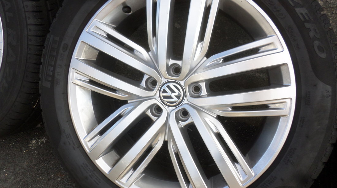 Jante VW Tiguan 5N model Auckland   235 50 19 103 H  iarna  Noi Pirelli Sottozero s3