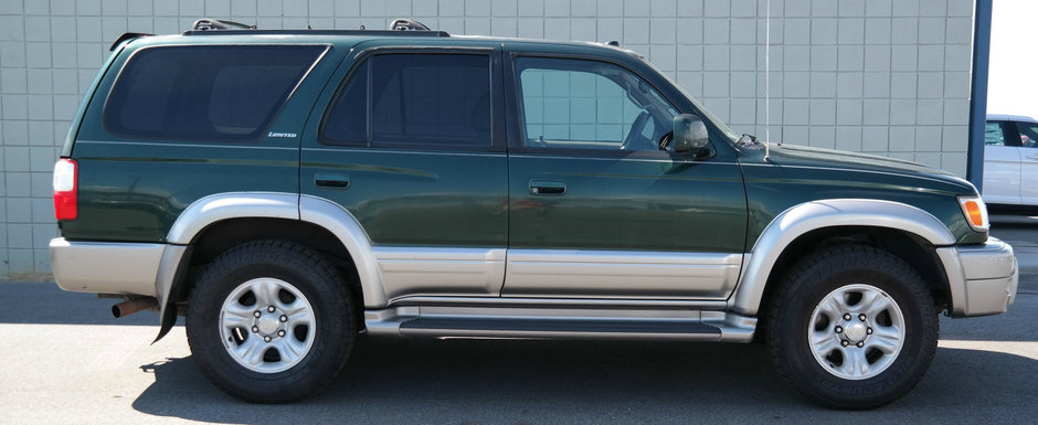 Japonezii fac cele mai fiabile masini. O demonstreaza aceasta Toyota 4Runner din 2001 Japonezii fac cele mai fiabile masini. O demonstreaza aceasta Toyota 4Runner din 2001