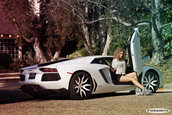 Jasmine Sanders si Lamborghini Aventador