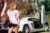 Jasmine Sanders si Lamborghini Aventador