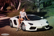 Jasmine Sanders si Lamborghini Aventador