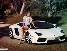 Jasmine Sanders si Lamborghini Aventador