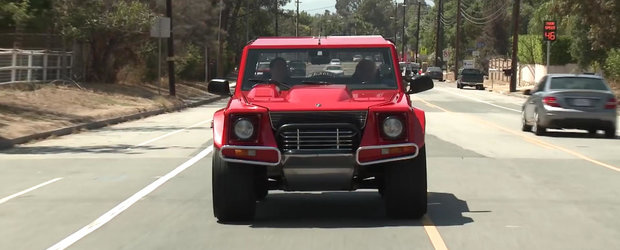 Jay Leno conduce un monstru italienesc: Lamborghini LM002