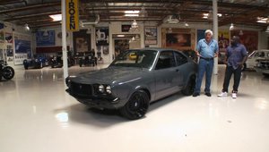 Jay Leno iubeste tuningul si conduce o foarte rara Mazda RX3