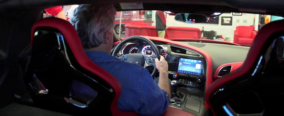 Jay Leno ne prezinta noul Corvette Stingray in detaliu si... putina actiune Jay Leno ne prezinta noul Corvette Stingray in detaliu si... putina actiune