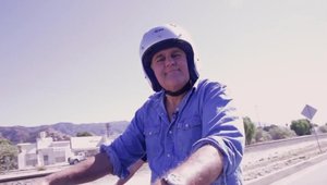 Jay Leno testeaza niste biciclete cu motor de la Phantom Bikes