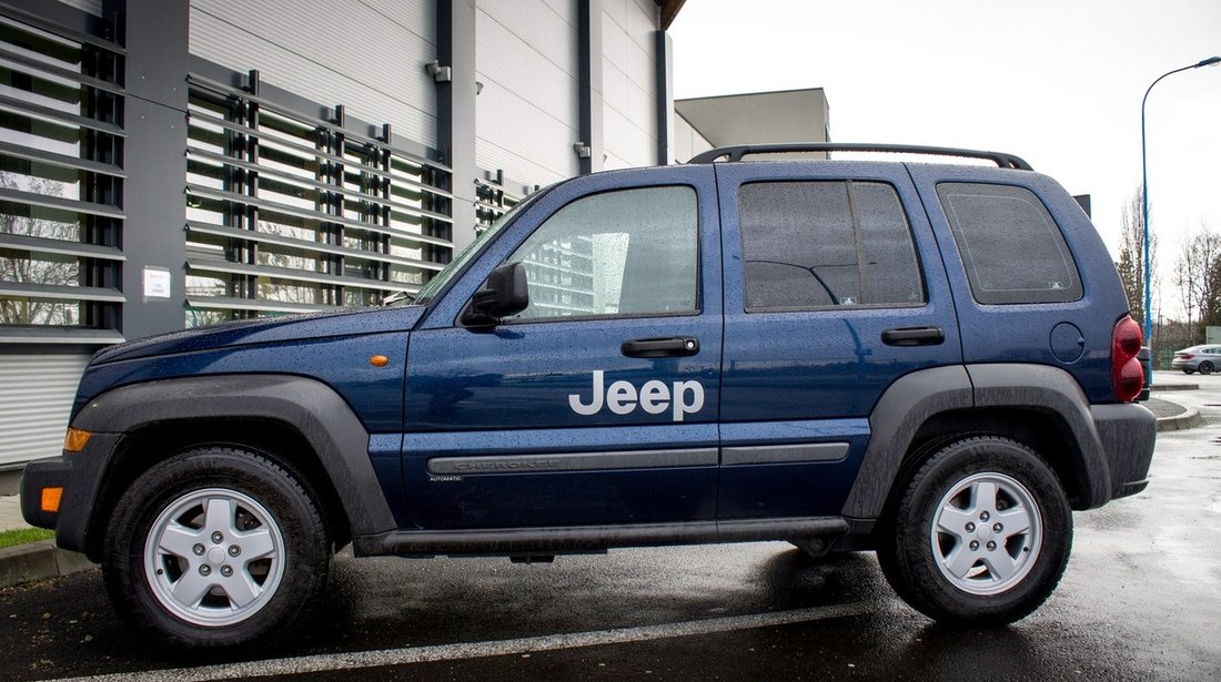 Jeep Cherokee Autoutilitara 4 locuri cutie automata 2005