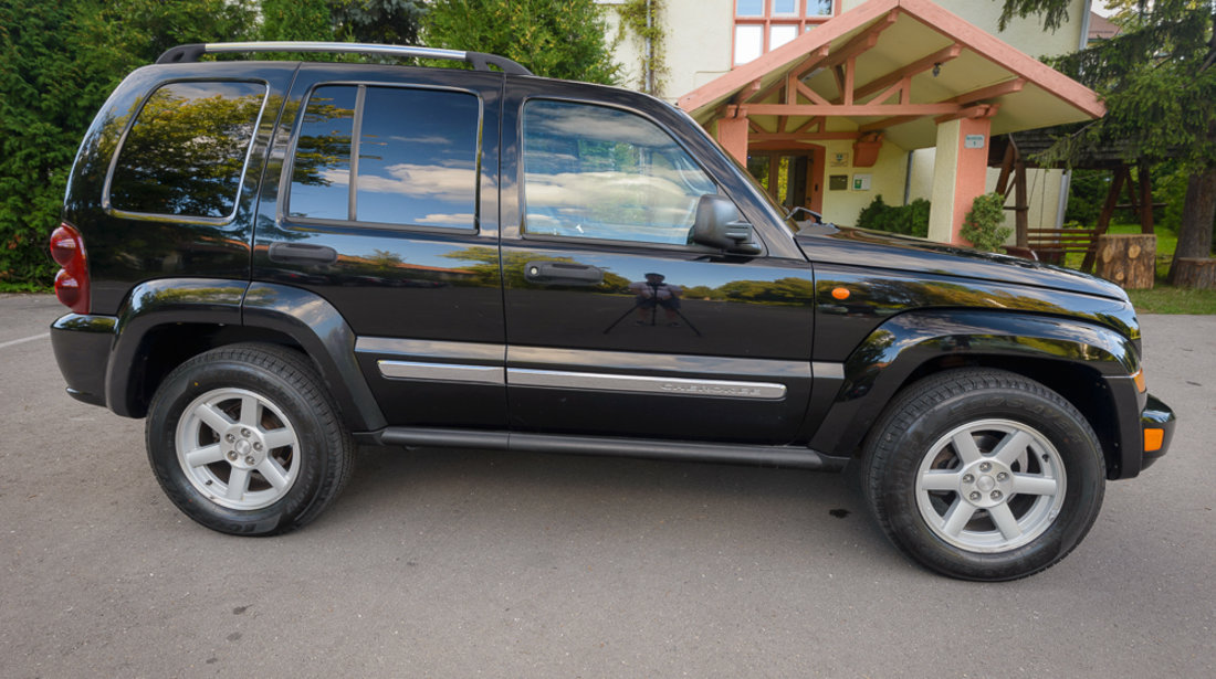 Jeep Cherokee Autoutilitara 5 locuri Facelift 2.7 CRD  An 2005