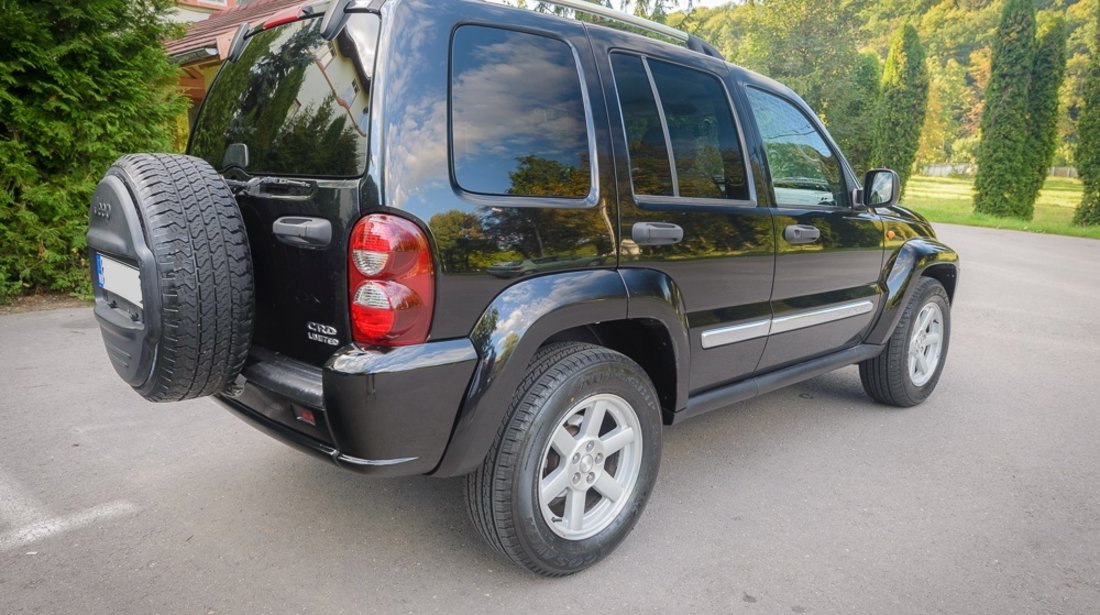 Jeep Cherokee Autoutilitara 5 locuri Facelift 2.7 CRD  An 2005