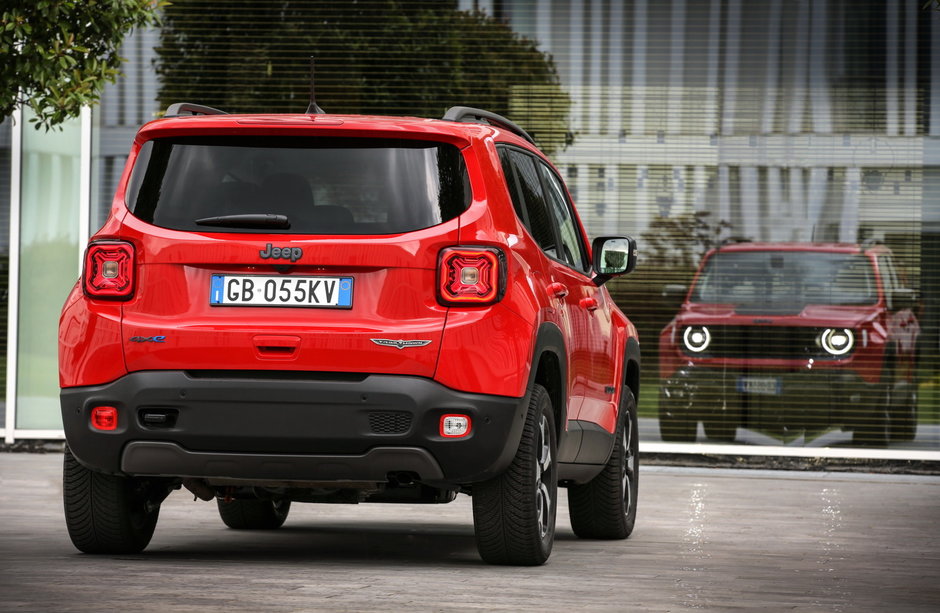 Jeep Compass si Renegade 4Xe