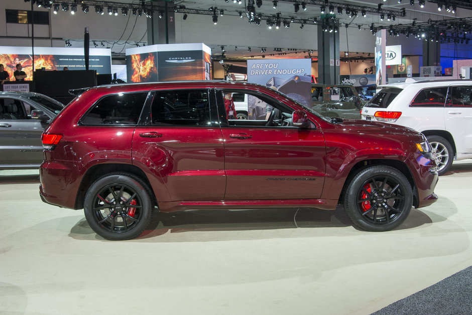 Jeep Grand Cherokee SRT Night are 475 cp, nu este Hellcatul la care visam