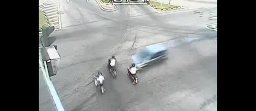 Joaca de-a popicele cu 3 scutere Joaca de-a popicele cu 3 scutere