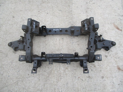 JUG / CADRU MOTOR / PUNTE FATA MITSUBISHI PAJERO SHOGUN III 3.2 DI-D FAB. 1999 – 2007 ⭐⭐⭐⭐...