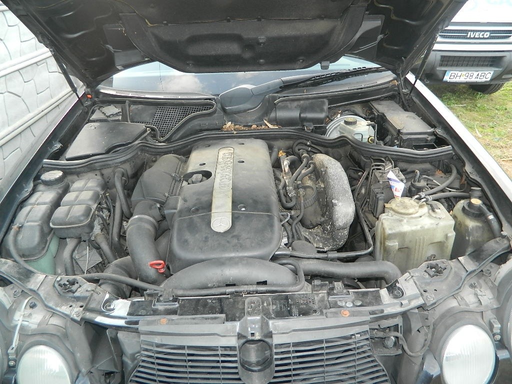 Jug motor Mercedes E-Class W210 3.2Cdi combi model 2000
